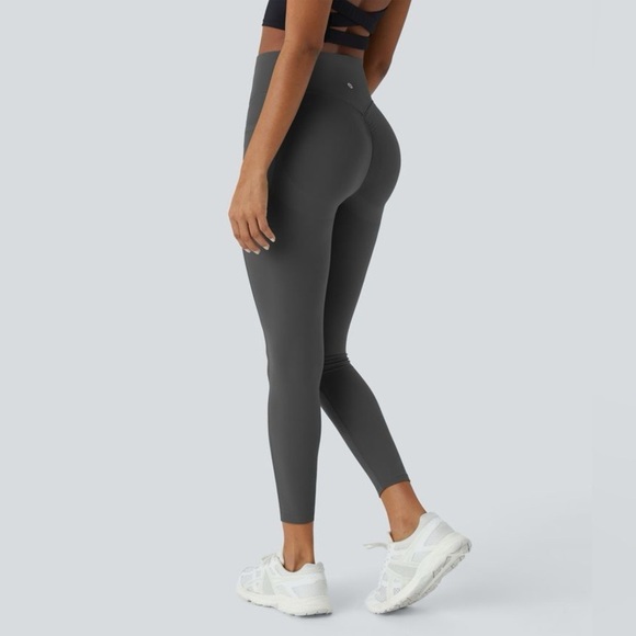 Halara SoCinched High Waisted Scrunch Butt Lift Tummy Control Pocket leggings - Picture 1 of 5